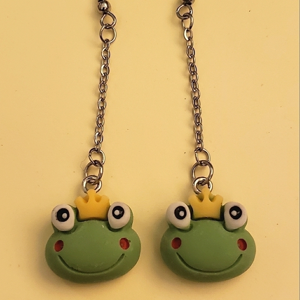 Handmade Kawaii Green Frog Crown Dangle Chain Earrings